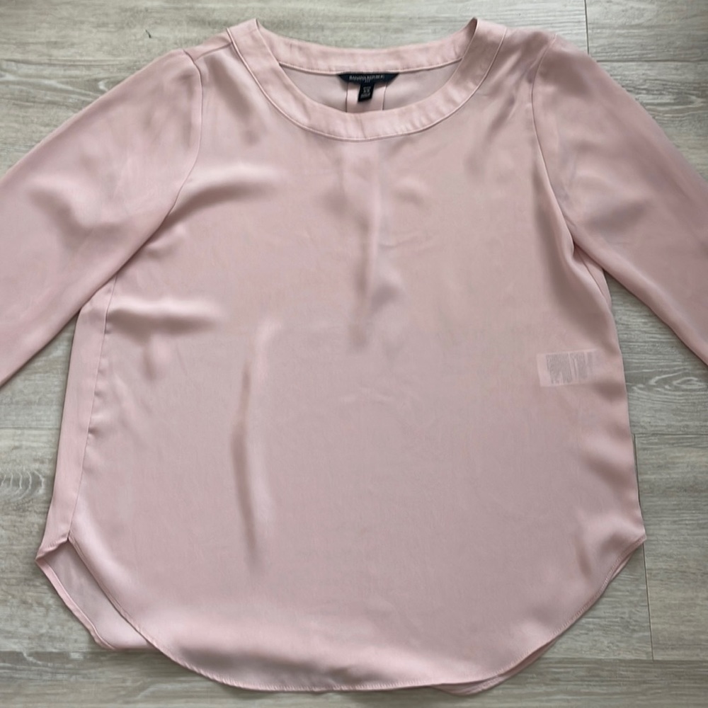 Banana republic going out top